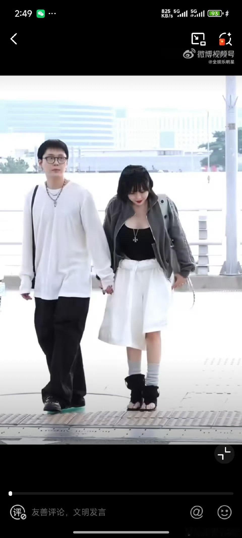 金泫雅龙俊亨机场合体金泫雅龙俊亨一起参加音乐节 机场同框太养眼！两人低调又默契的