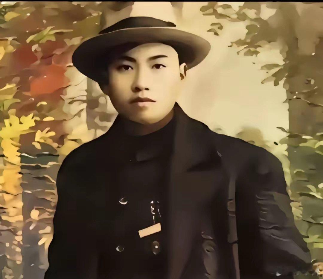 1937年，为护卫周恩来总理安全，陈友才烈士不幸身中六弹，遭匪徒二十余刀残害，最