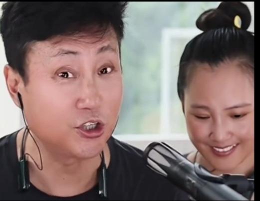 耿老师家小宝长得太可爱，媳妇贺老师很朴实，大女儿很上进，一家人的生活温馨又幸福。