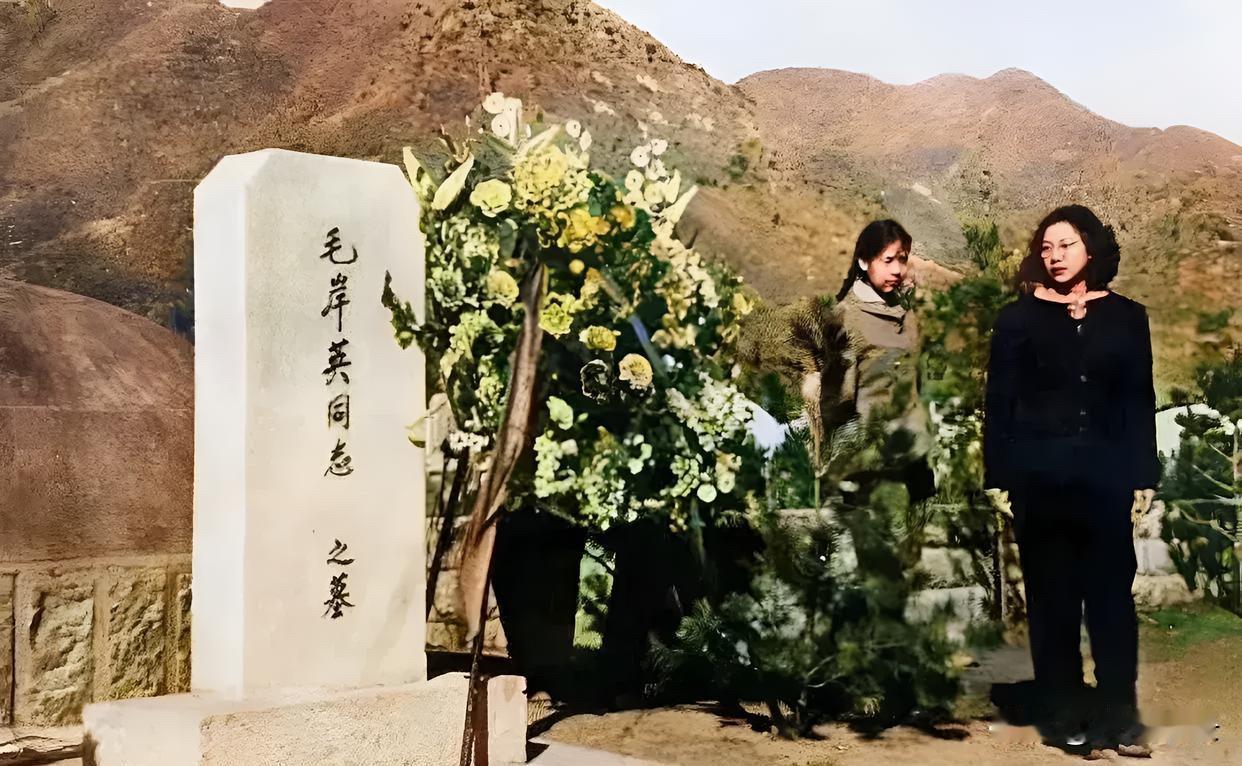 这是刘思齐第一次去朝鲜为毛岸英扫墓的留影，这也是刘思齐第一次来到朝鲜。照片拍摄于