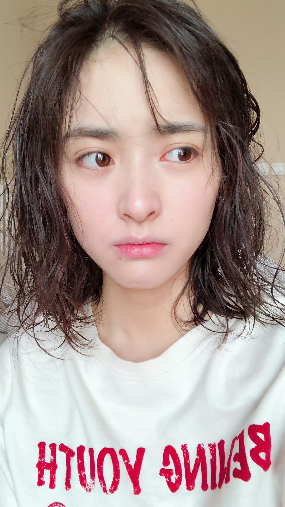 沈月素颜好清纯 沈月素颜好清纯啊沈月的素颜状态太让人惊喜！褪去精致妆容依旧干净舒