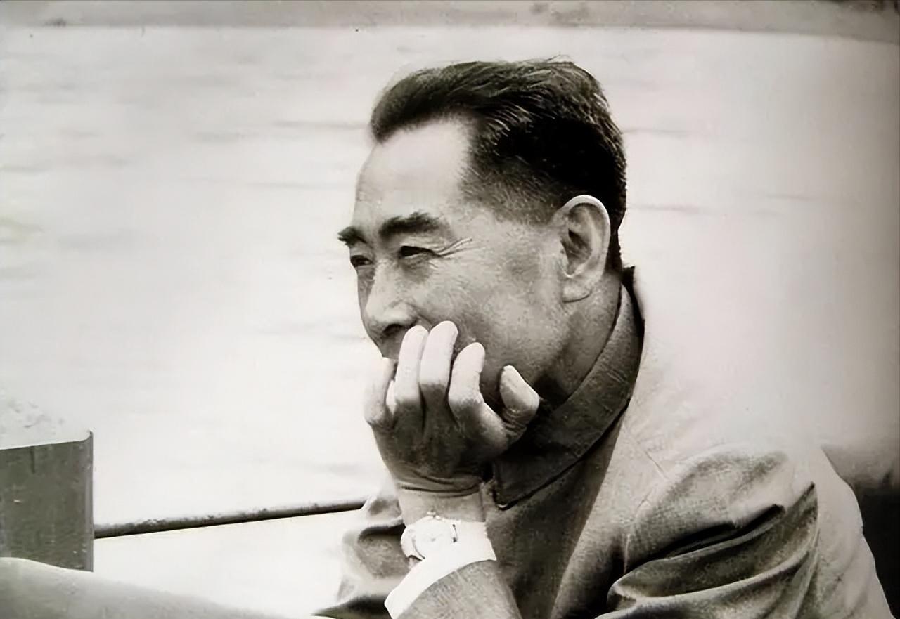 61年，周总理来到河北省伯延村张二延老汉家，他急忙跑出去，眉开眼笑地对总理说：“