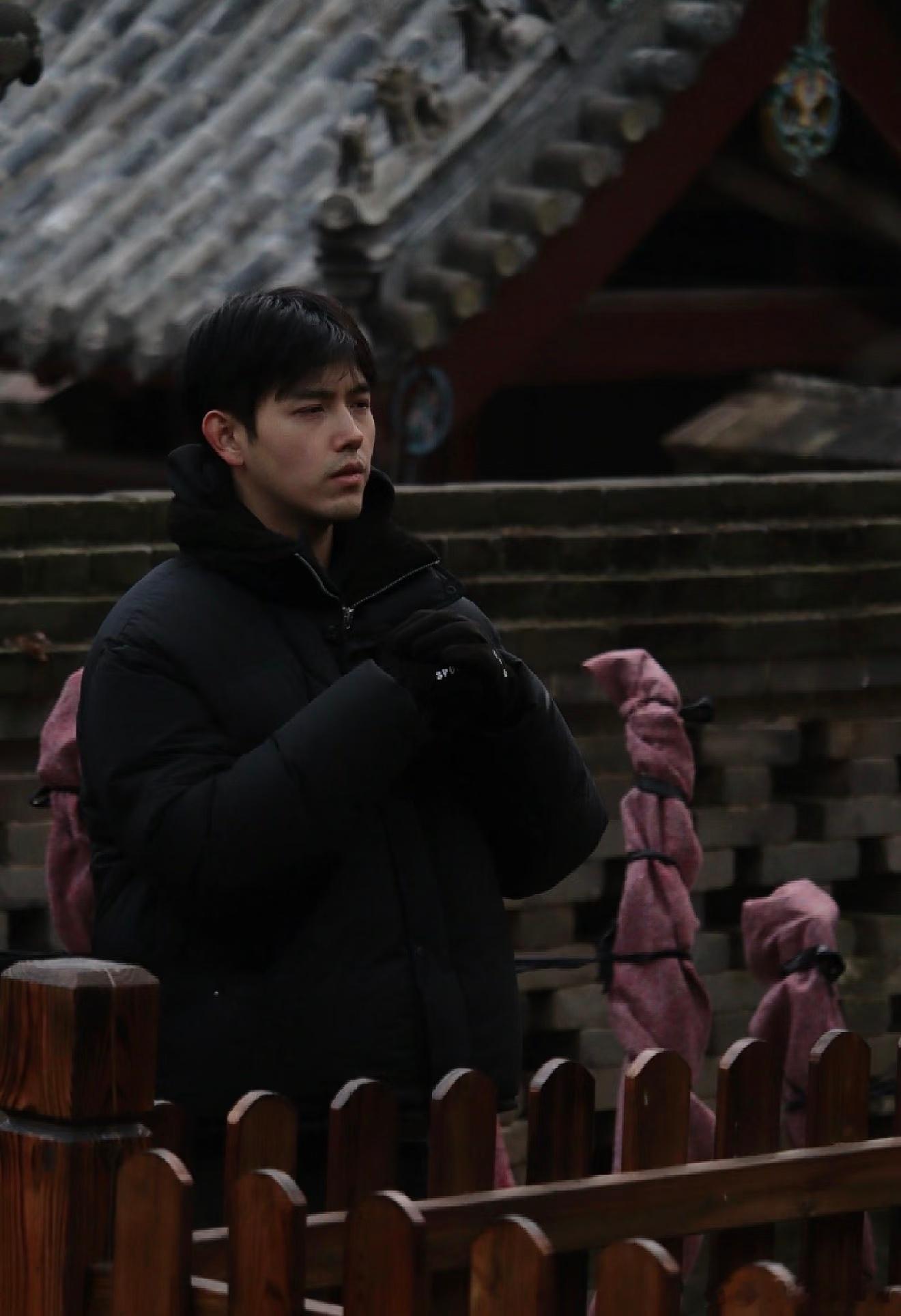 陈飞宇 去大孤山祈福了🙏🏻纯素颜，年轻人就是底子好。 