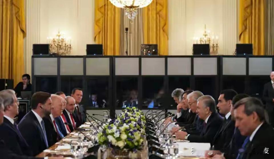 博弈古丝绸之路：特朗普把手伸进了中俄后院，锁定中亚矿藏