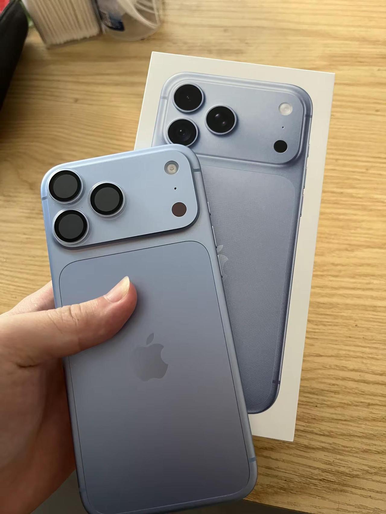 “一菲 我知道爱疯18怎么用了”iPhone18并没有剧里那么长 我的青春也没有