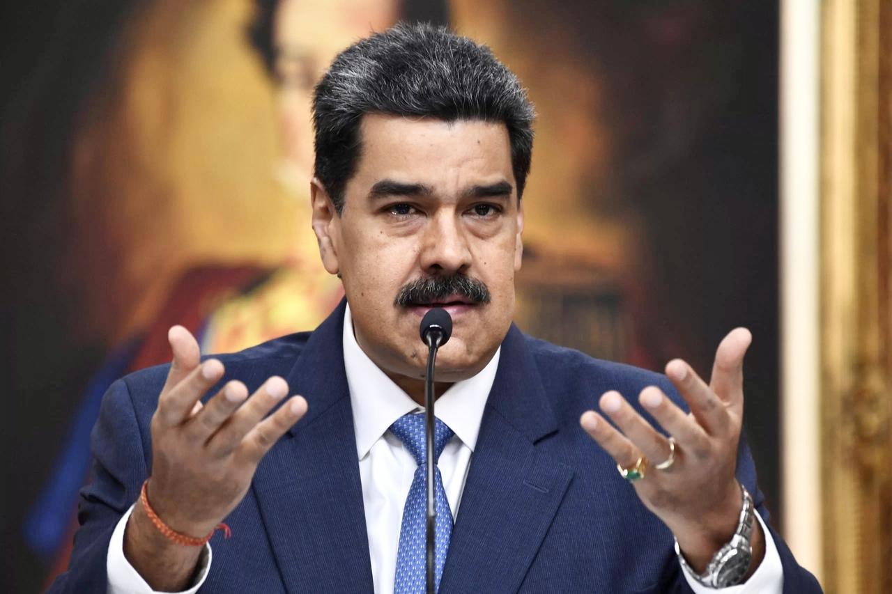 美军空袭，还能熟睡？[捂脸]

环球时报翻译美国媒体的说法：马杜罗是在熟睡中被美