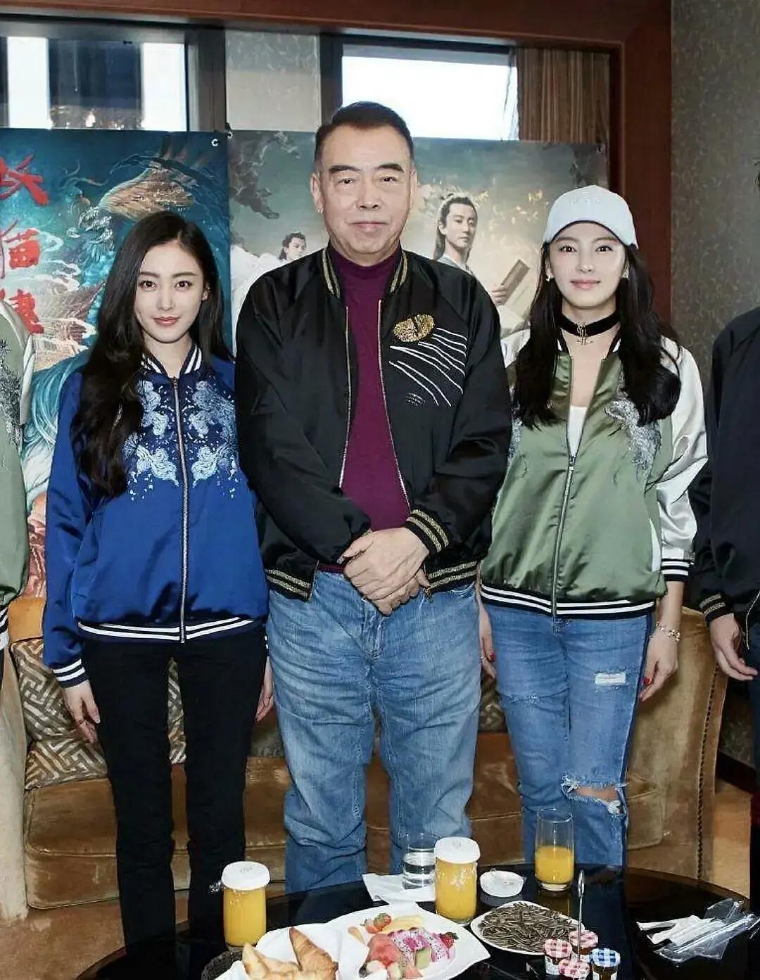 作为导演，陈凯歌见到的美女明星太多了，比如张雨绮张天爱，但最美的还算他老婆陈红。