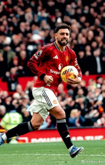 在本轮英超，曼联2-1逆转击败水晶宫。本场比赛B费传射建功，赛后他也在个人社媒晒