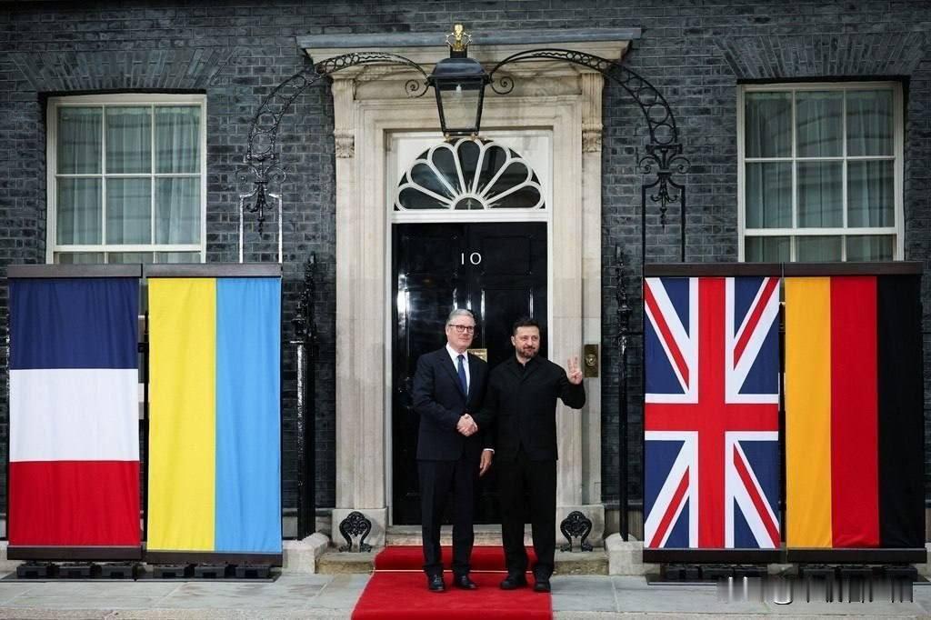 6月7日，泽连斯基在伦敦与英国首相斯塔默、法国总统马克龙和德国总理默茨举行"E3