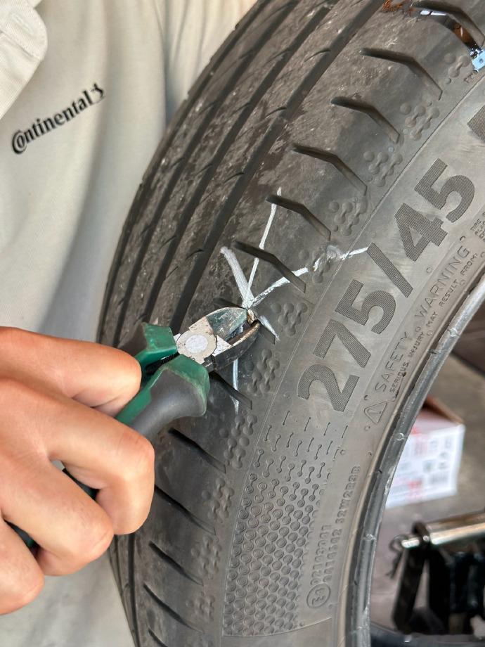 一出门，痛失100块，好多天没开腾势N9了，给我闹脾气了，一出门胎压报警，轮胎扎