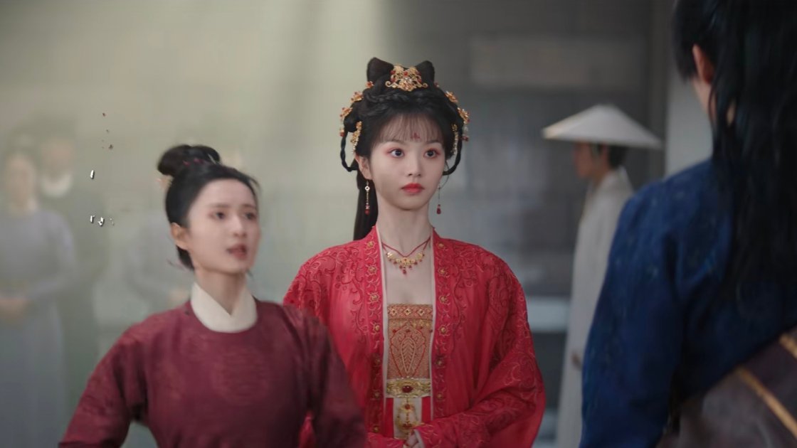 拍小田挺直给的，好看是演员自己好看出场镜头角度打光滤镜都平平，但也谈不上审美多差
