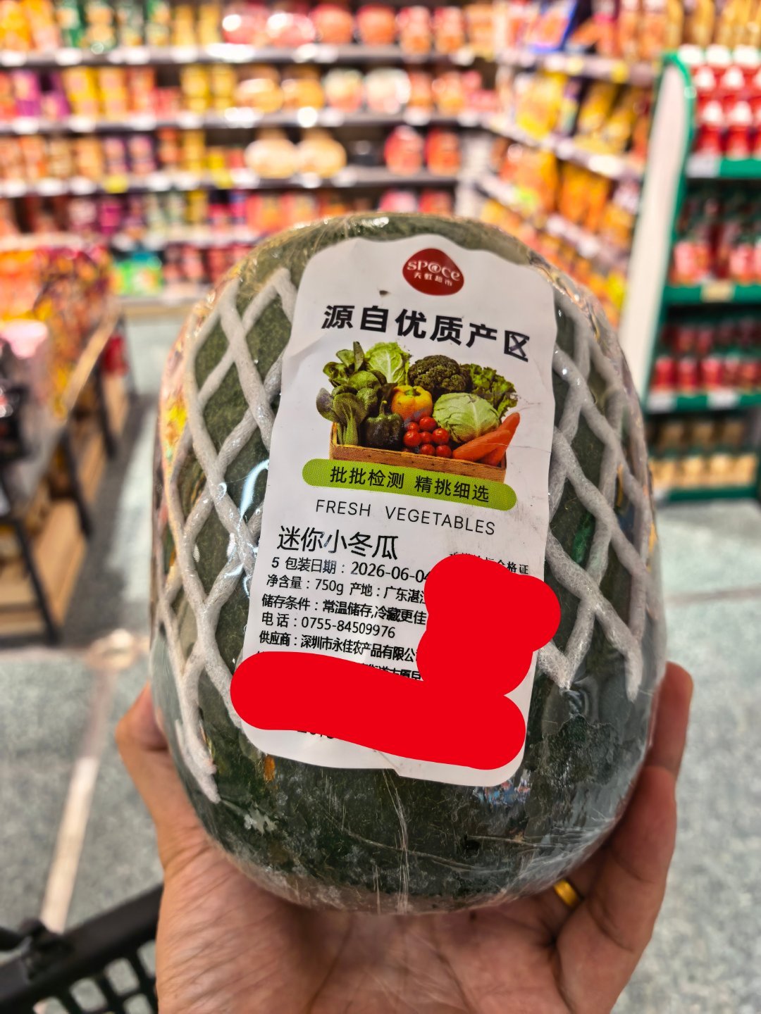 在超市看到一个迷你小冬瓜，我突然想到，我们老家那边的一句骂人的话“矮冬瓜”，意思