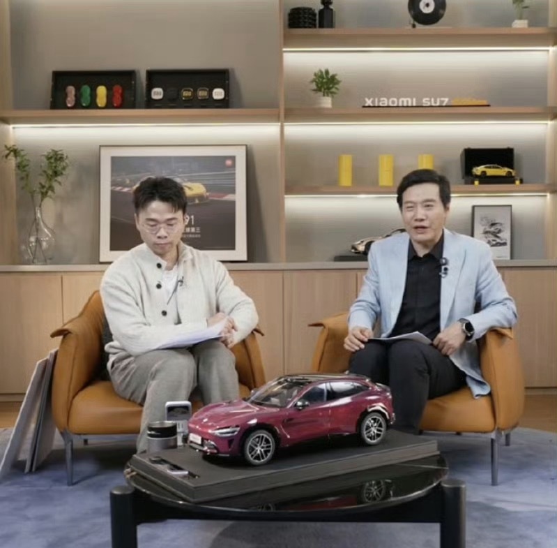 雷军确认第一代SU7停产一代经典落幕，时代继续往前，等着看新SU7上市表现吧～ 