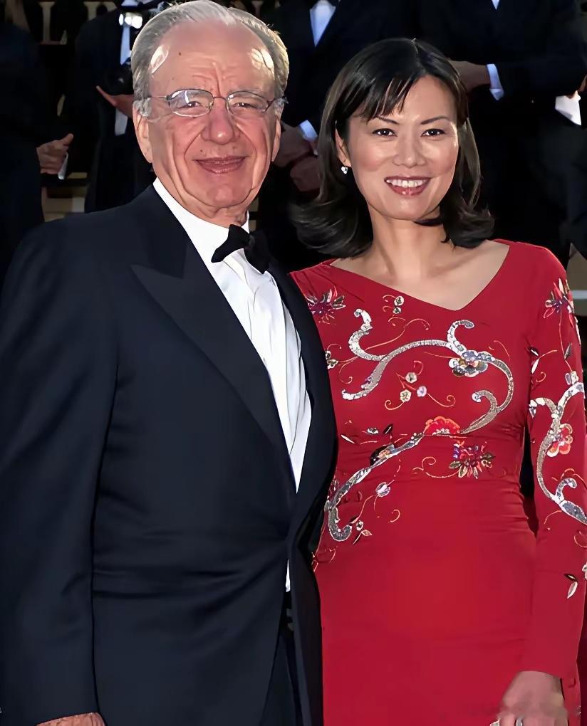 还是邓文迪更加豁得出去，桑切斯老公贝索斯虽然年龄也不小了，但至少看着还是帅的！ 