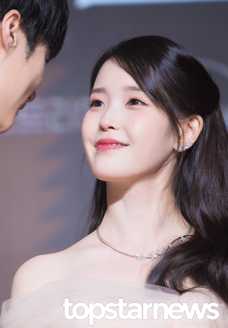 真的像只小兔子🐰可爱🥰 