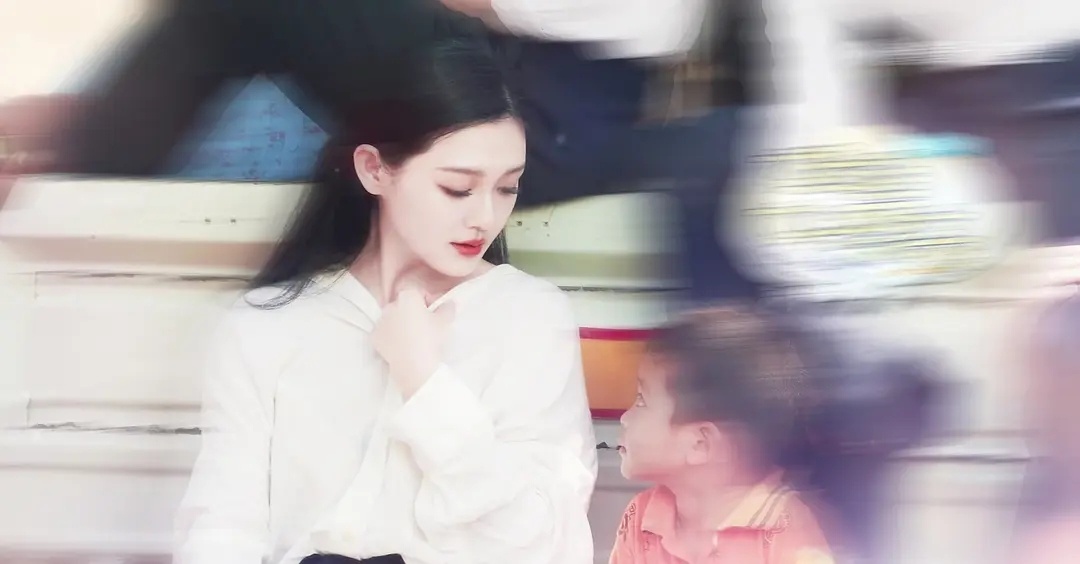 【小隆去墓园看大S了】大S离开我们快一年了 不知不觉，大S离开我们已经快有一年的