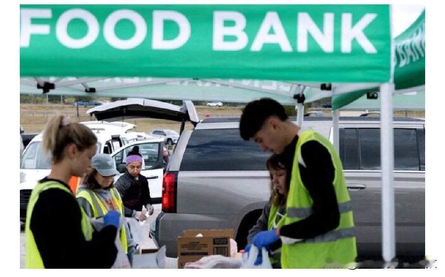 特朗普政府必须在几天内支付食品援助津贴，法官说。
纽约(路透社)——周六，罗德岛