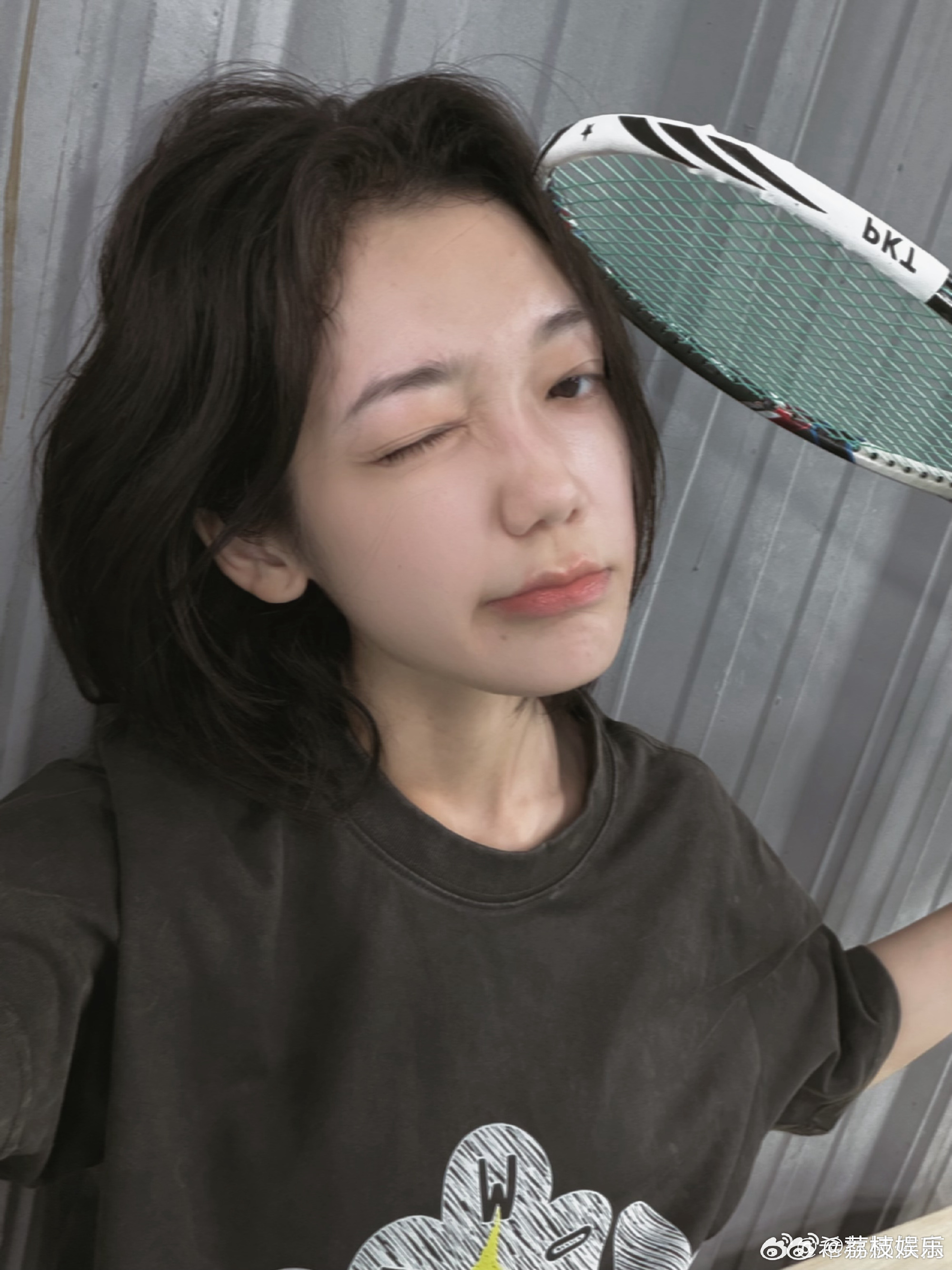 希林娜依高度假包里拿出了馕希林娜依高新疆人属性大爆发希林这波操作真的太圈粉了，从