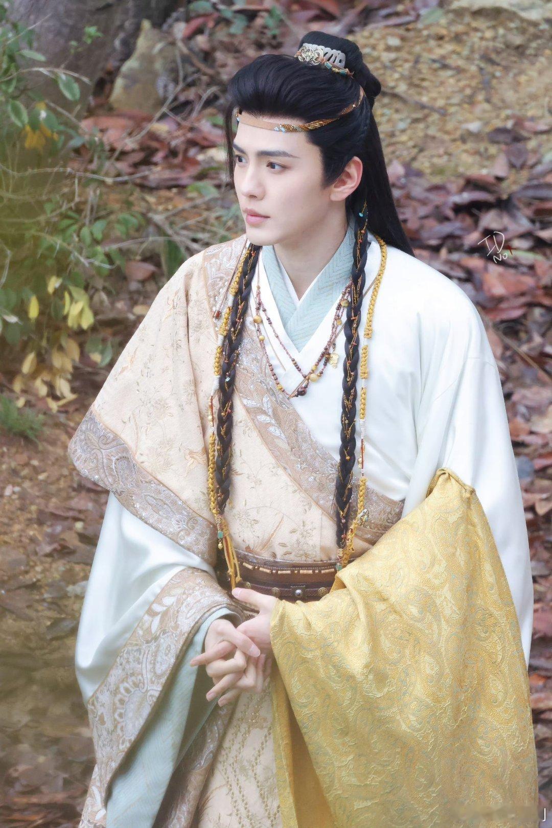 #给毕雯珺带抹额的人简直是天才# 《春花焰》终于定档啦，这次真是吃到毕雯珺的古装