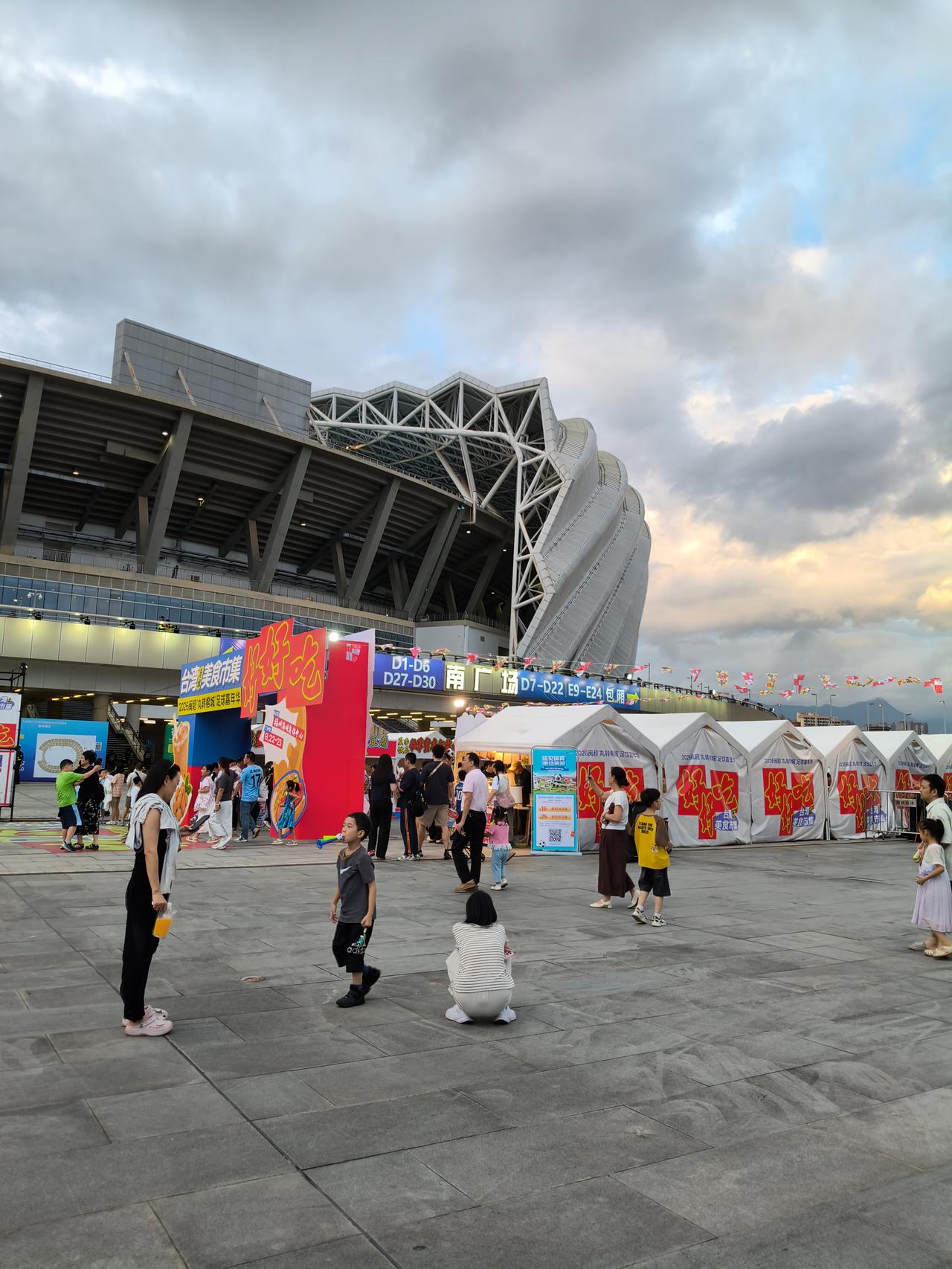 莫让关系，束缚了感受
人与人携手同行，依靠的是“价值对等”。这并非指家世背景的契