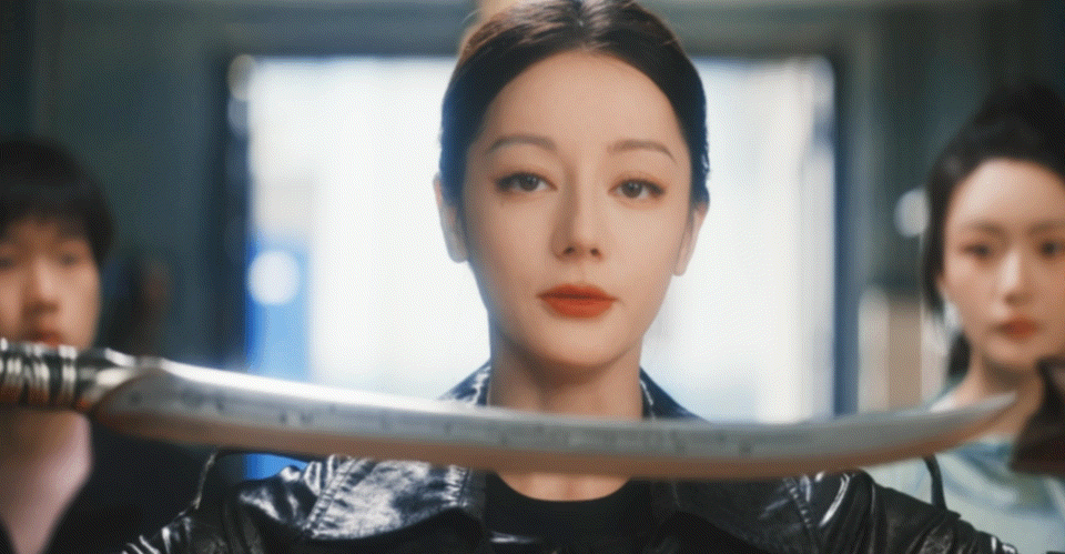 怎么感觉迪丽热巴的面相都变了？ ​​​