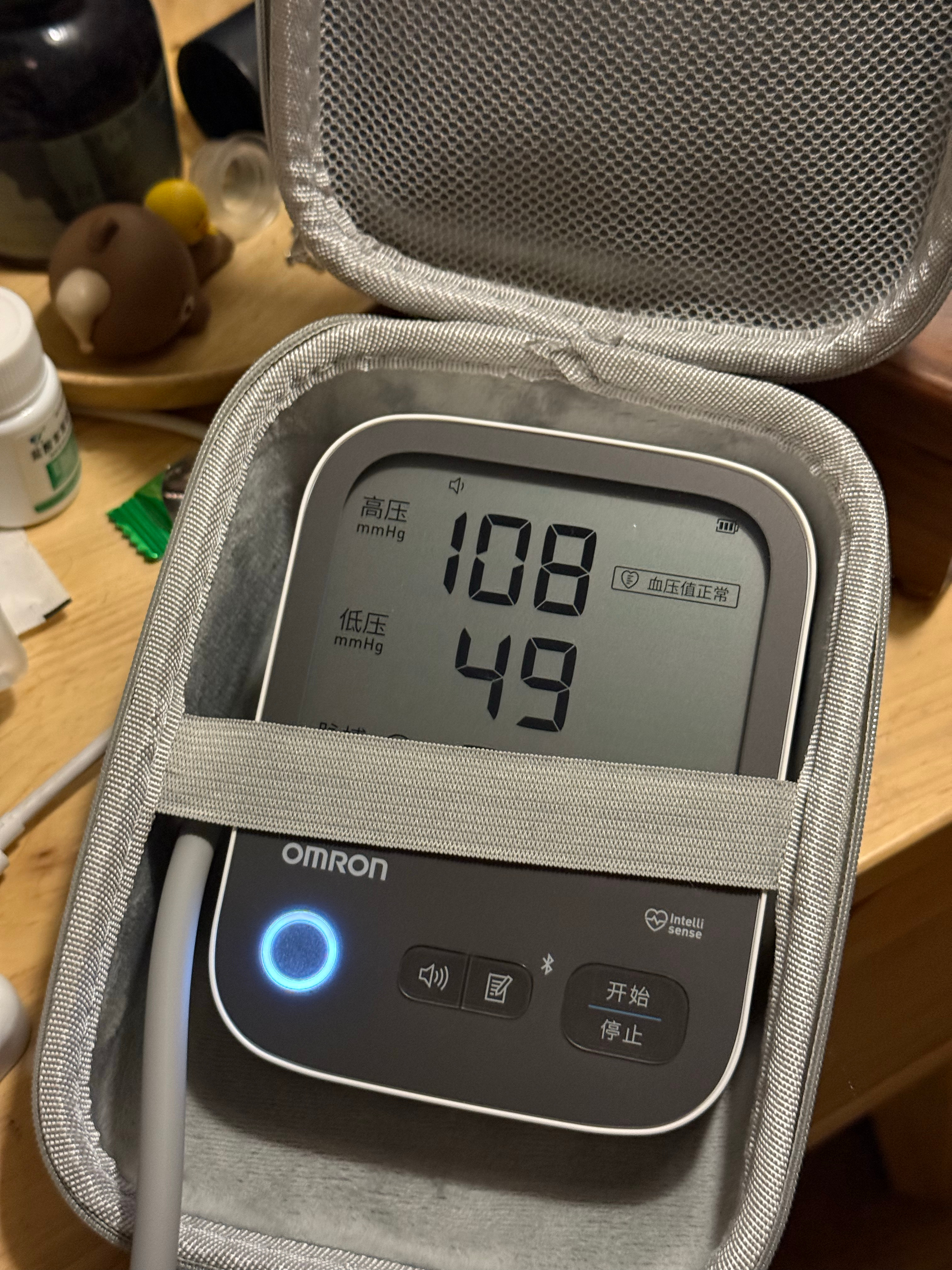 当初因为左心室高电压+左心室壁增厚所以定期量一下血压，就怕血压高。结果高血压没有