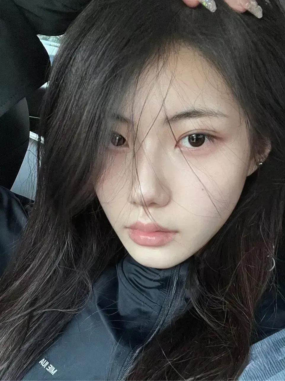 人老之后，在子女面前是不是都很卑微？

昨天晚上吃完饭，老妈说是找我有事，我就问