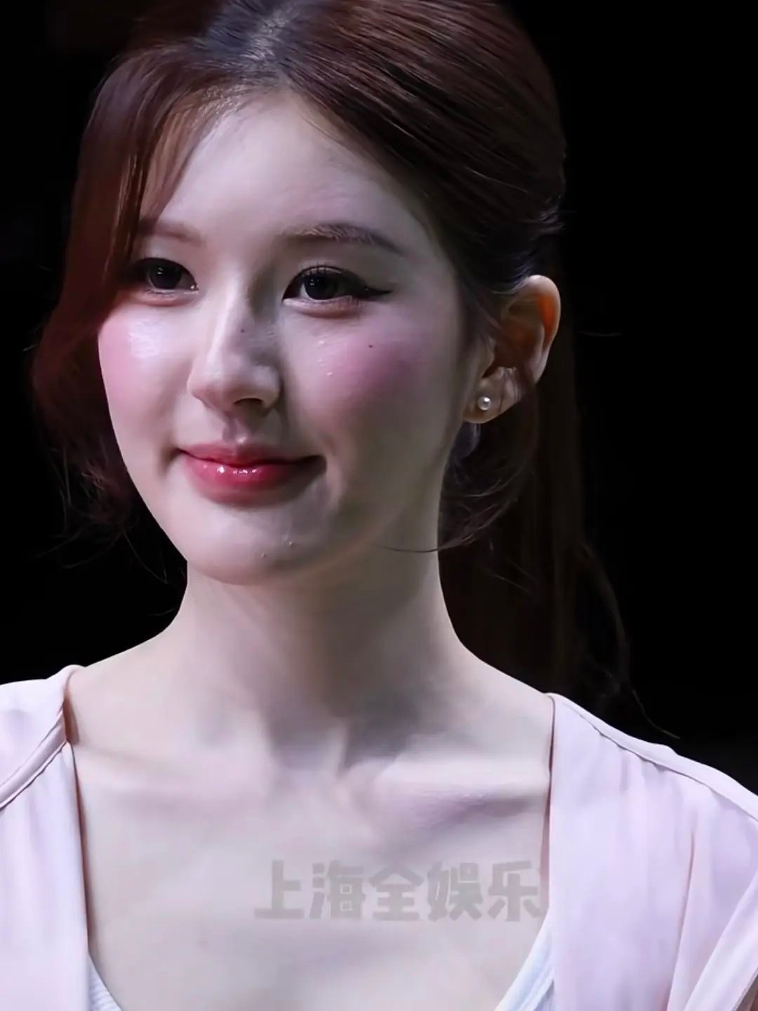 赵露思的脸幻视好多韩国明星 