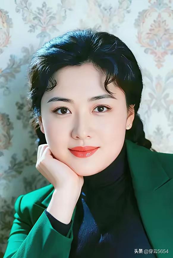 在许多男人的心里，娶老婆当然娶既漂亮又善良的。呵呵！
哪个男人不喜欢年轻漂亮的女
