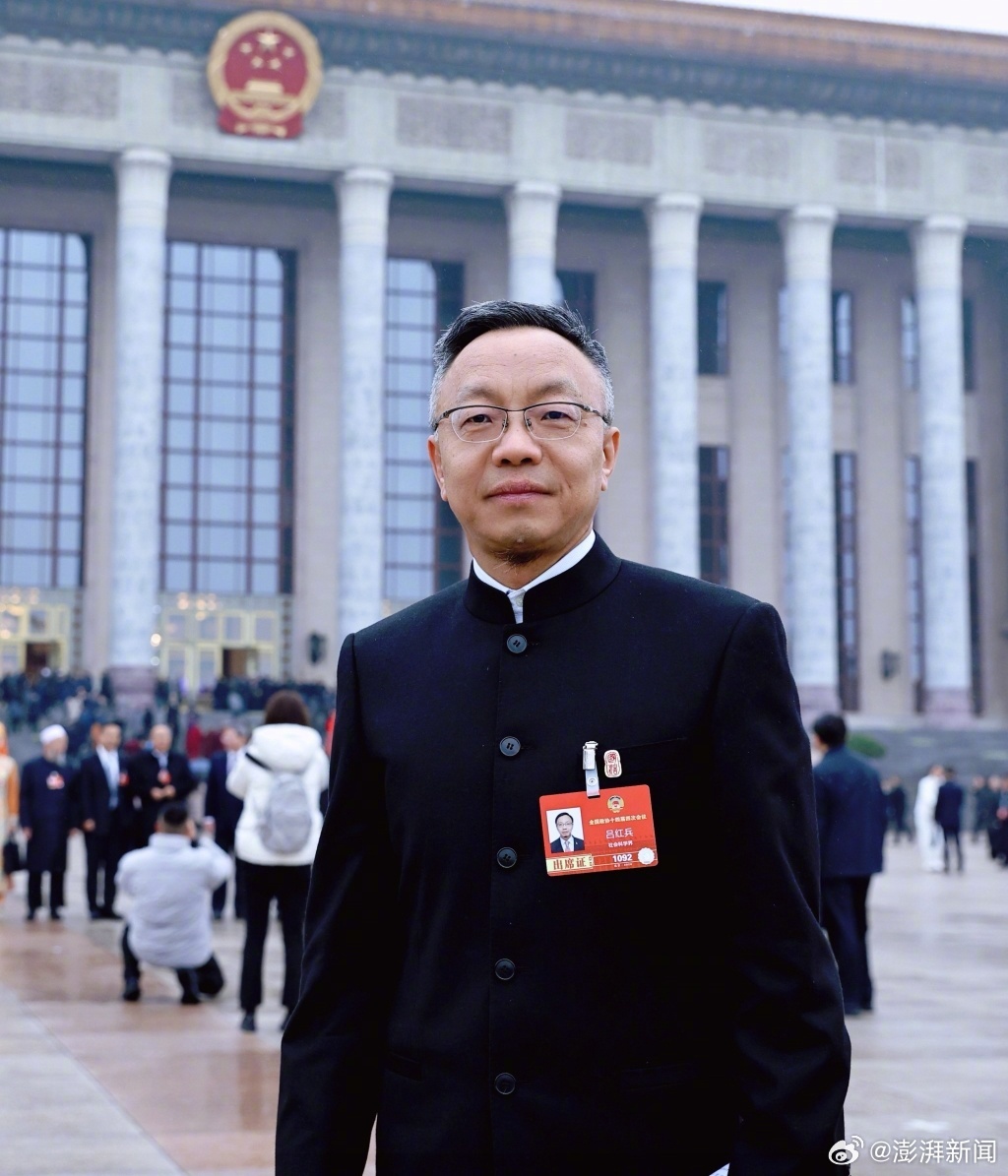 建议建立微短剧未成年人保护机制 这条建议很及时！微短剧影响数亿用户，其中青少年日