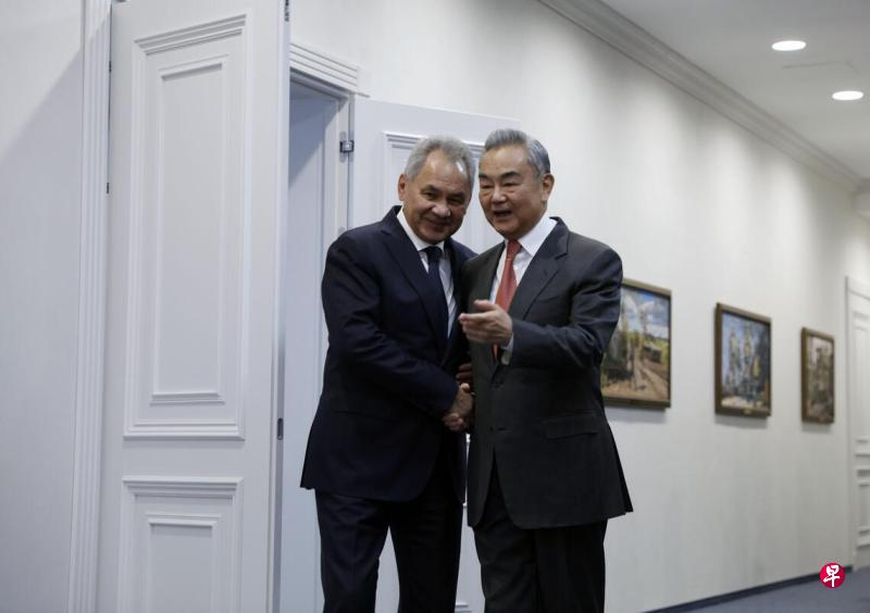 伊古与王毅会面时说，俄中在“斩断抬头军国主义九头蛇头颅”方面有足够经验，这个表述