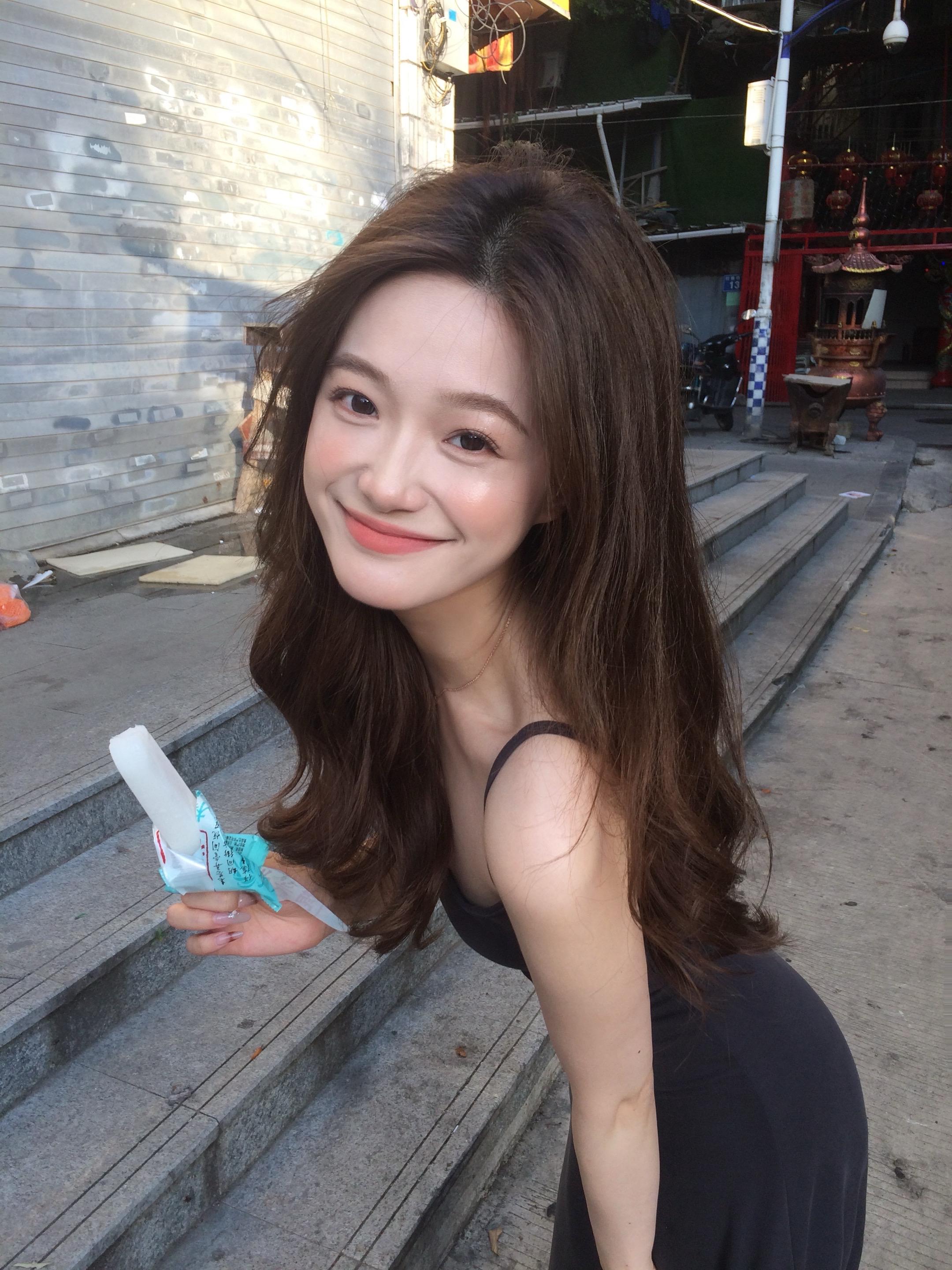 我爱她 连同她饱经世故的天真
