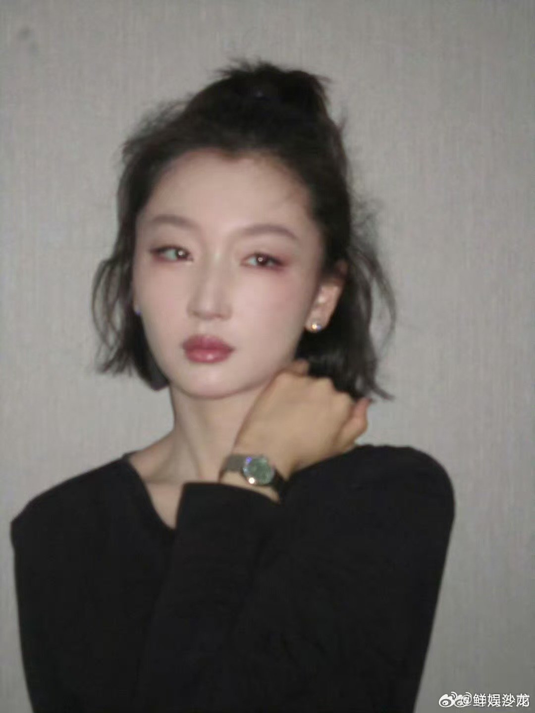 周冬雨四锅肉没拍上噶托来陪看花儿与少年 开播名场面，周冬雨四锅肉没能拍上，噶托来