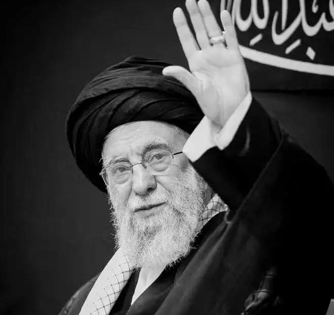 哈梅内伊已经被炸“身亡” ，从伊朗毫无章法的还击，怎么看怎么像被人杀了爹的后的发