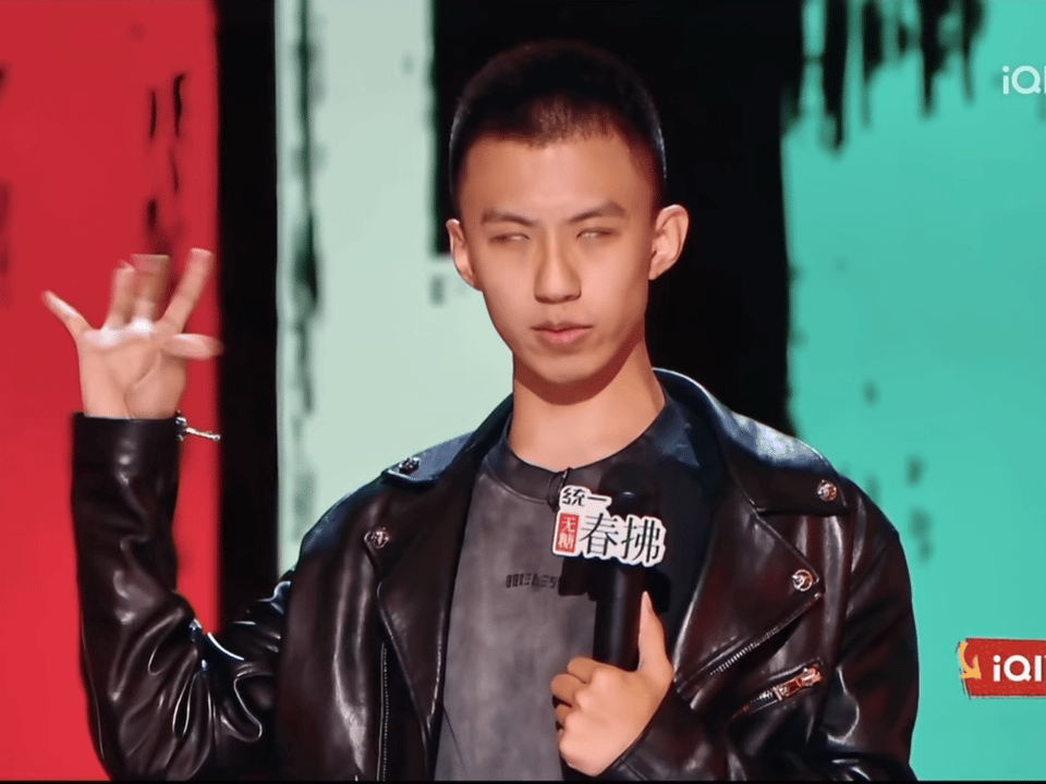 [笑cry]哈哈哈哈哈死手快停下！！别转了！别转了！等会转成小飞棍了！付航首秀这