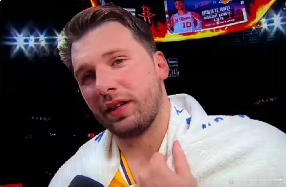 湖人战胜火箭东契奇：近几场比赛强度有种季后赛的感觉，希望将势头延续下去今日结束的