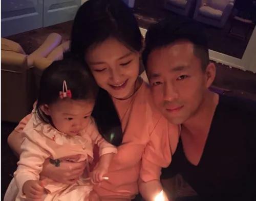 汪小菲现在不是不愿意给孩子赡养费吧，他是不愿意再养着前妻和她的新老公，也不愿意再