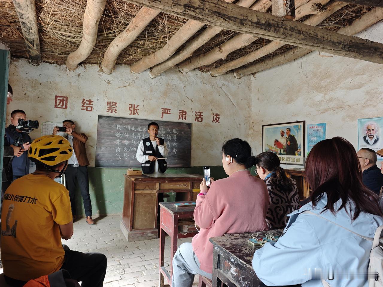 人人都是大学生时代可不是什么好事，这个代表着彻底告别了大学改变命运的过去。
  