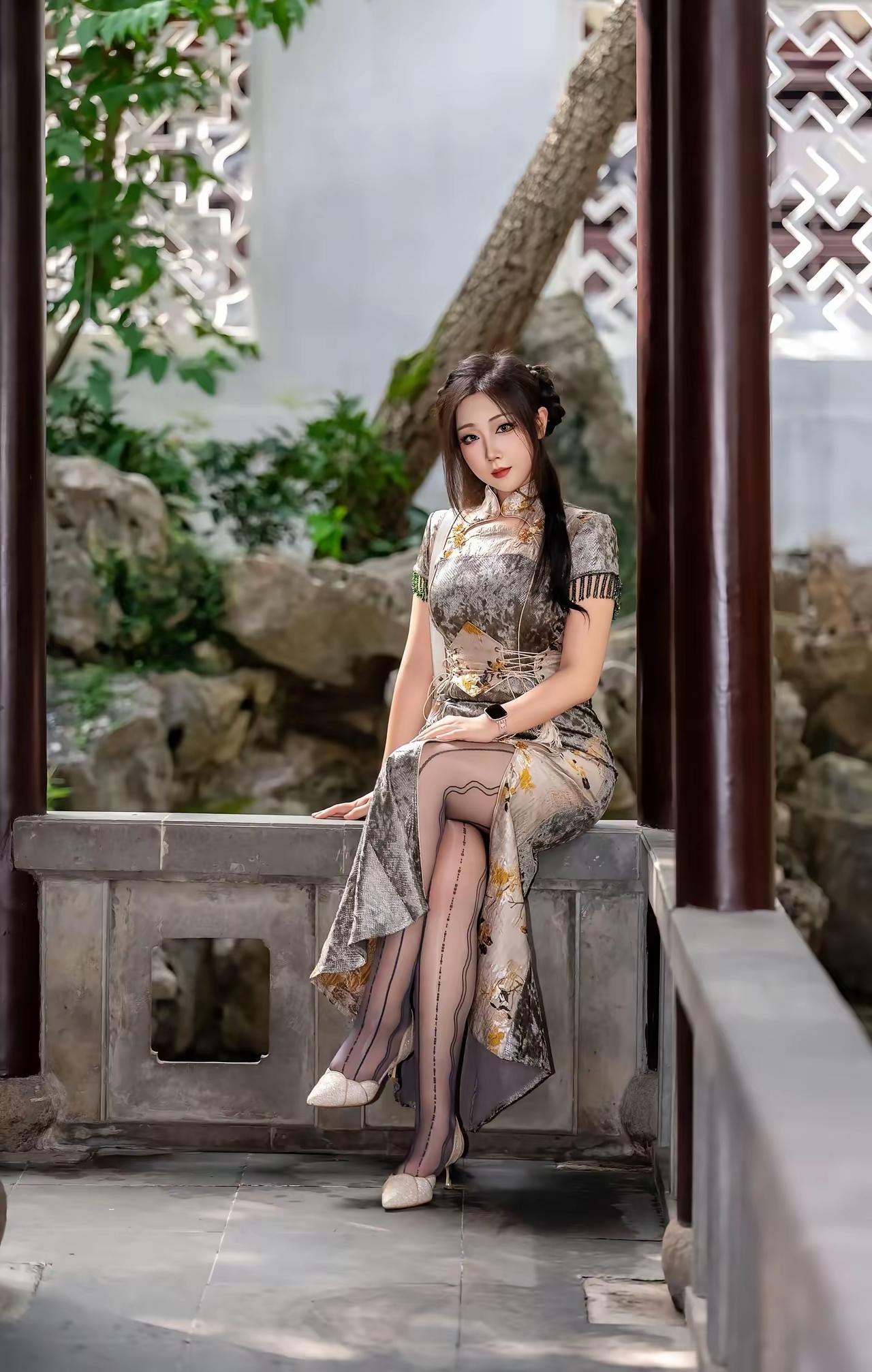 走进苏州，便走进了一场永远醒不来的江南梦。

这里的水是软的，风是糯的，连时光路