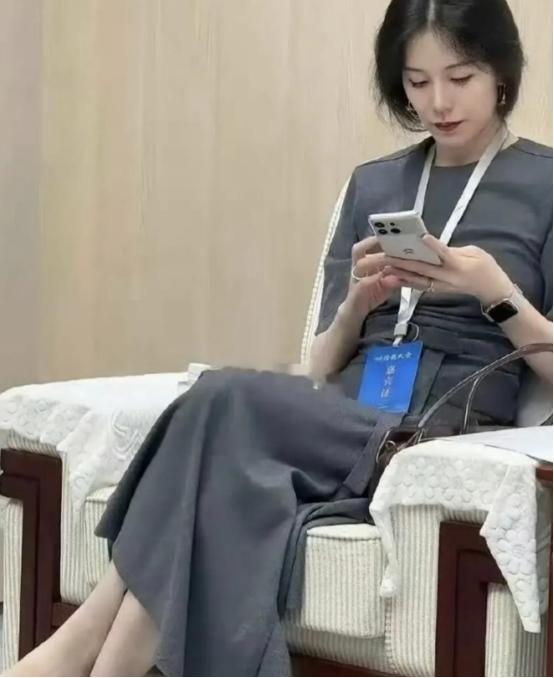 蔚来的老板娘，曾是央视主播，确实有章法！王屹芝央视8年主播拿泰利奖，离台后自主创