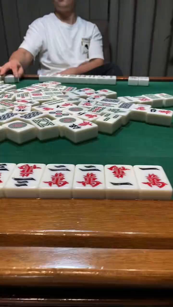 张老师，你看这个牌，这个牌好神奇，看到不？