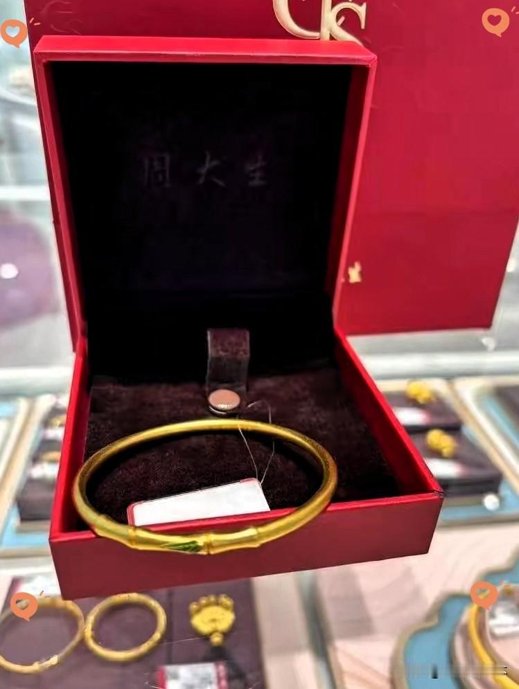 看了今天的金价，
​我直接果断买了只金镯子。
​7月5号，一只46克的金手镯，居