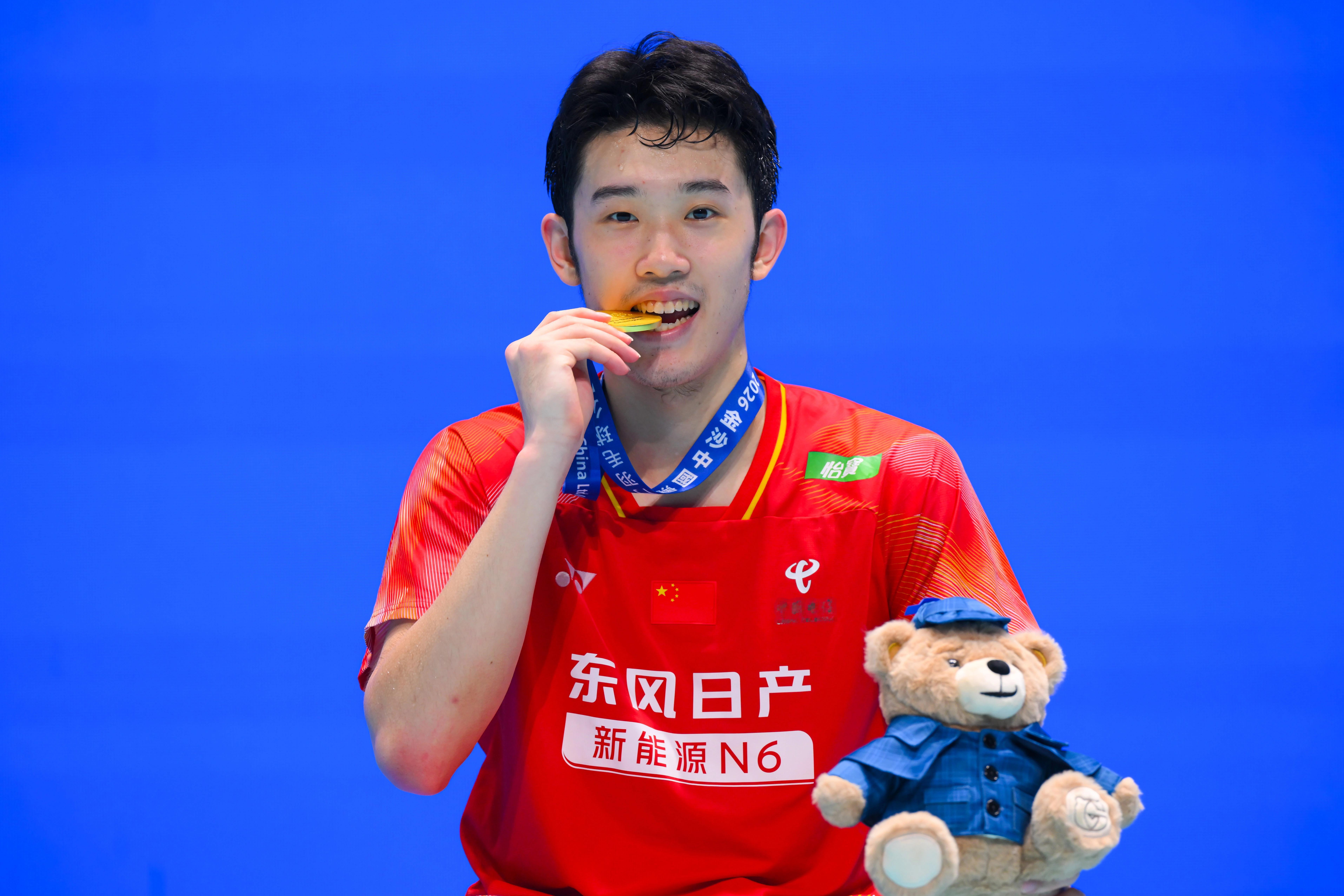 今天是胡哲安20岁生日中国羽毛球队羽毛球