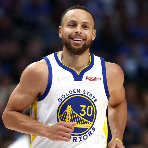 金州勇士 Marc Spears表示，库里知道这个夏天无论是字母哥还是詹姆斯，有