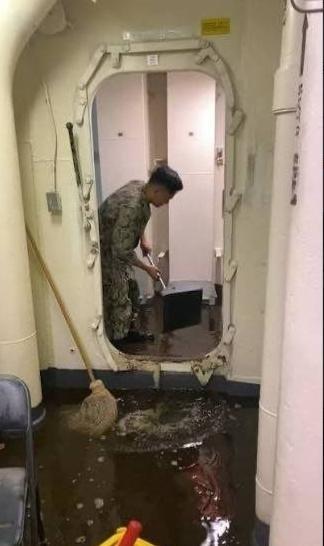 美军最强核航母 “福特”号航母，刚在 中东 摆开架势要开干！结果，厕所都出问题了