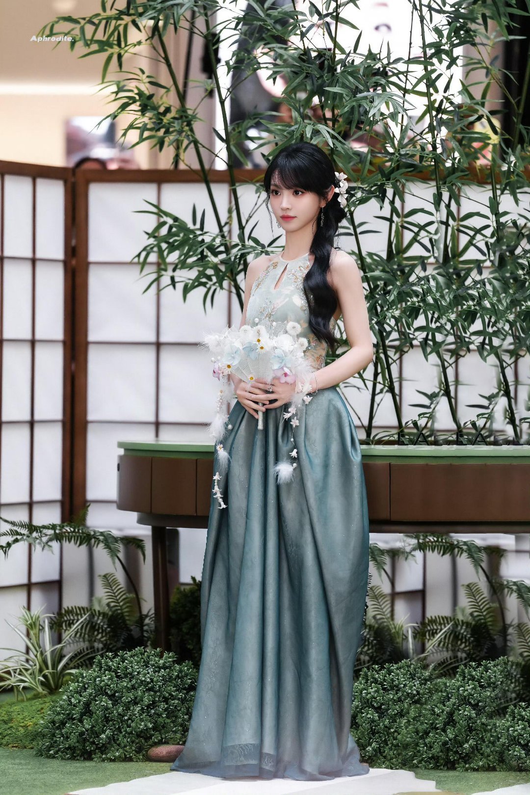 田曦薇她是不是不喜欢我田曦薇你一个女明星怎么跟我要微信之前的样子一模一样😂 
