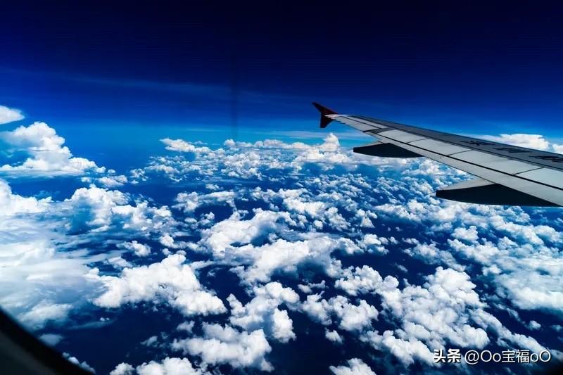 云飘三山五岳
风景如此夺目、
环绕壮美世界、
血月星河不定、
耀颜雪寒未融、[赞