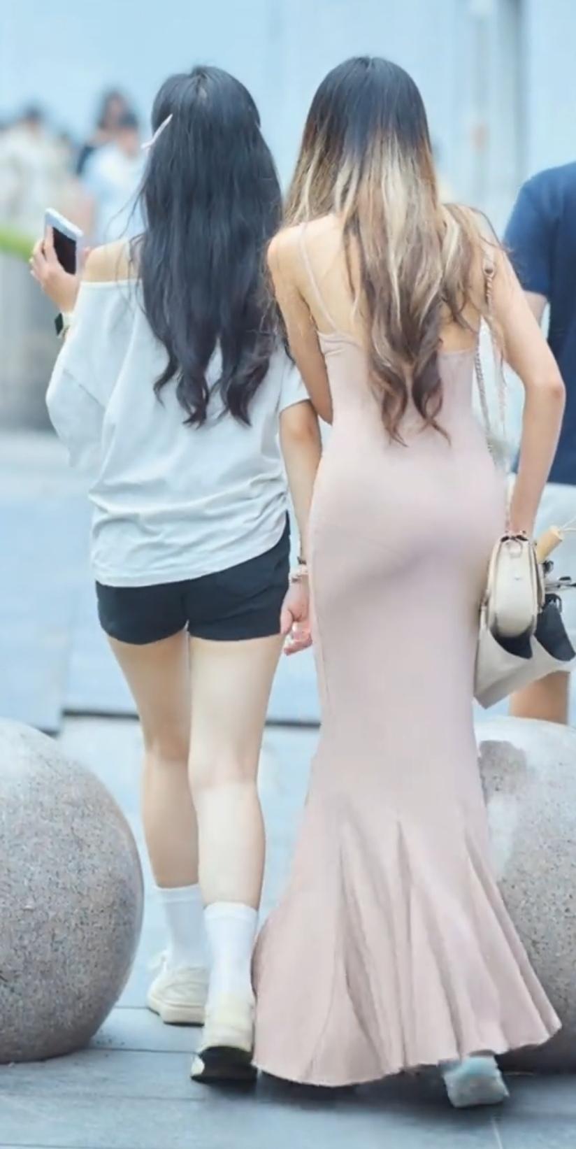 谢谢邀请，试对下联:

上联：残花无蝶恋，
下联：败柳有鸟栖。

上联“残花无蝶