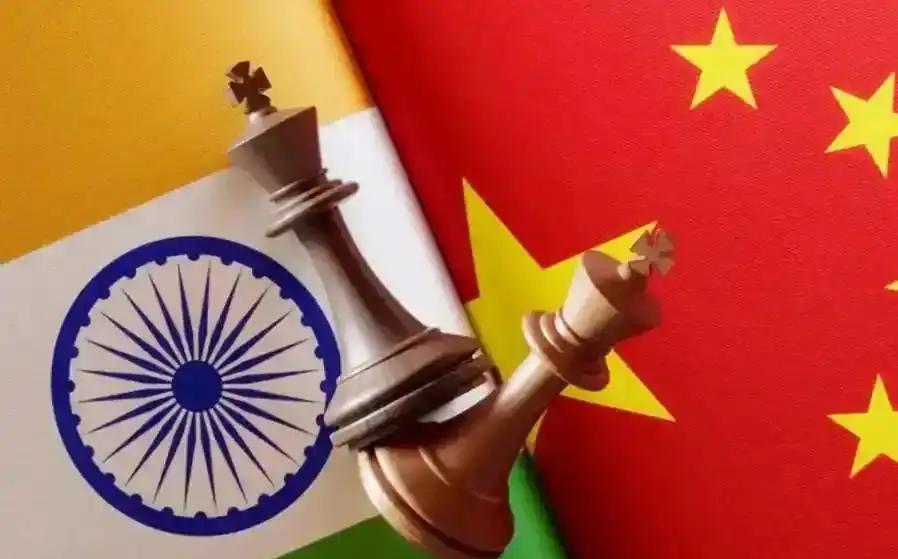 昨晚圈内小聚，一位在智库做了十年的老哥抿了口茶，突然压低声音聊起印度的事，说现在