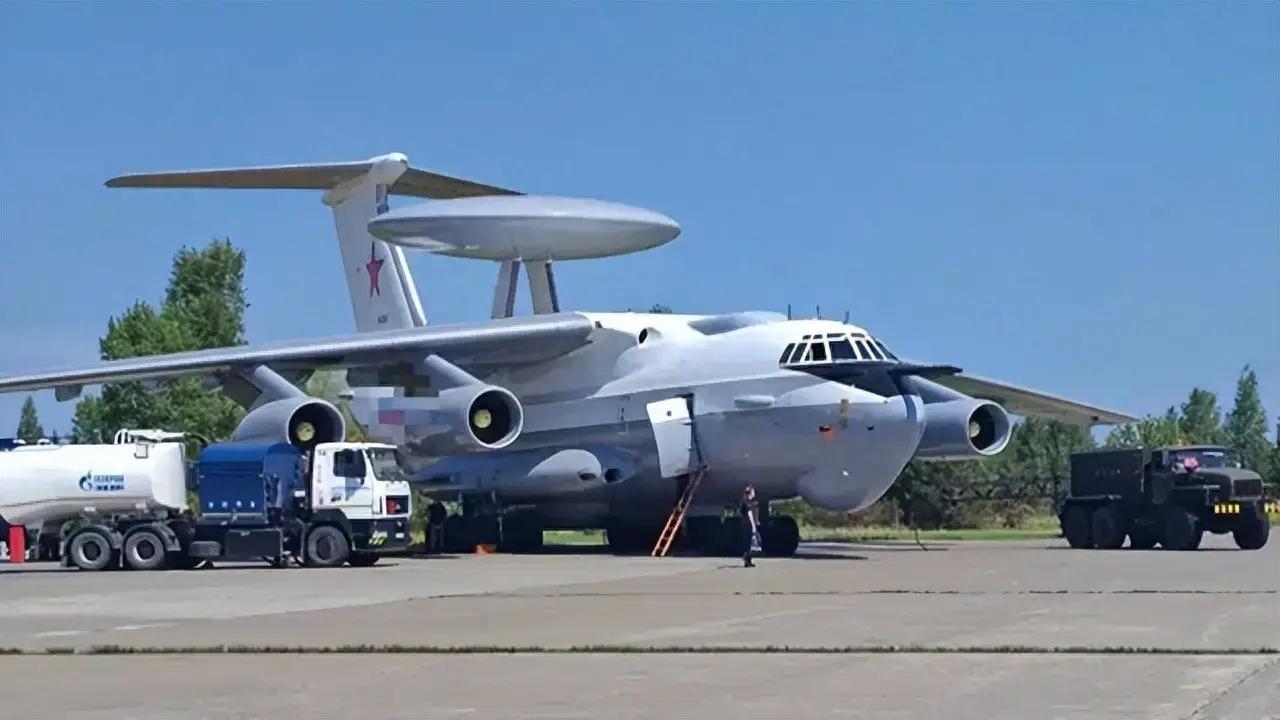 俄罗斯新接收一架A-50U预警机
 
5月31日，俄罗斯空天军低调接收了一架经过